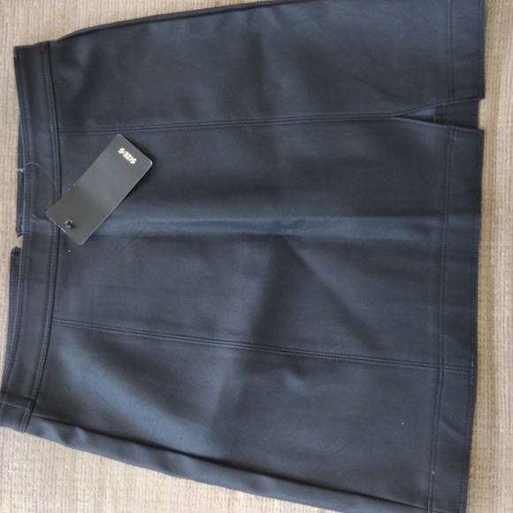 Faux Leather skirt - Picture 2 of 2
